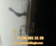 Alaçatı Çarşısı Ahşap Kapı Kale Barel Değiştirme