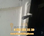 Alaçatı Çarşısı Ahşap Kapı Kale Barel Değiştirme